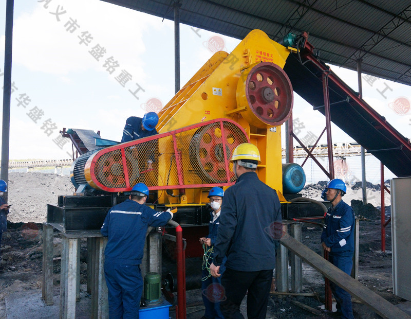 磚廠處理煤矸石頁巖適合用哪種粉碎機？多少錢一臺